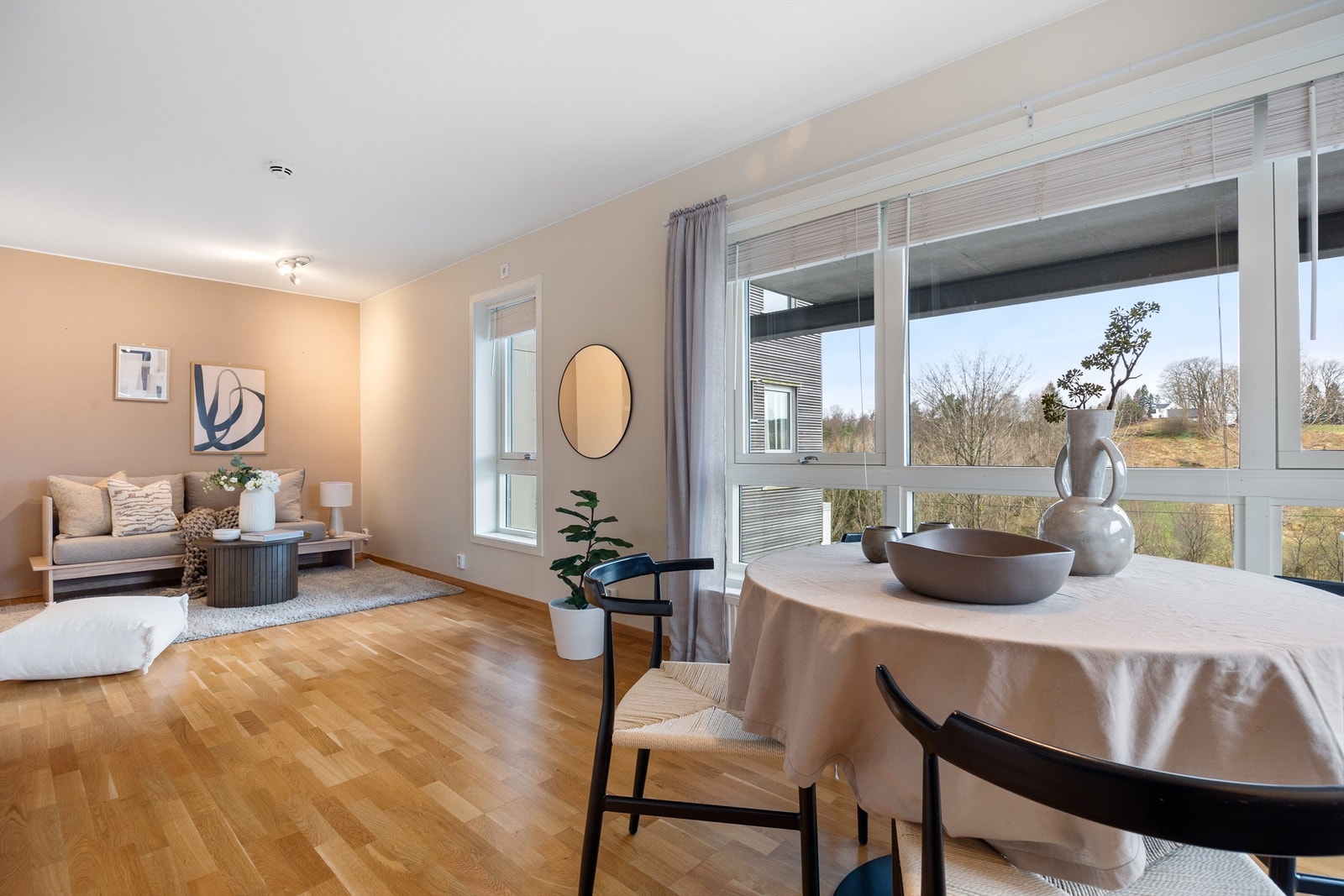 Stilren selveierleilighet i flotte omgivelser Galleribilde