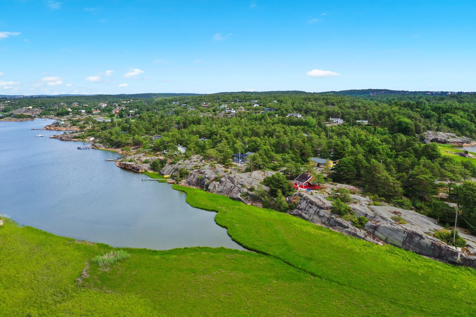 Velkommen til Sandvikaveien 171 - Fritidsbolig med idyllisk beliggenhet mellom Poseholmen og Hellekilen på Kråkerøy. Galleribilde