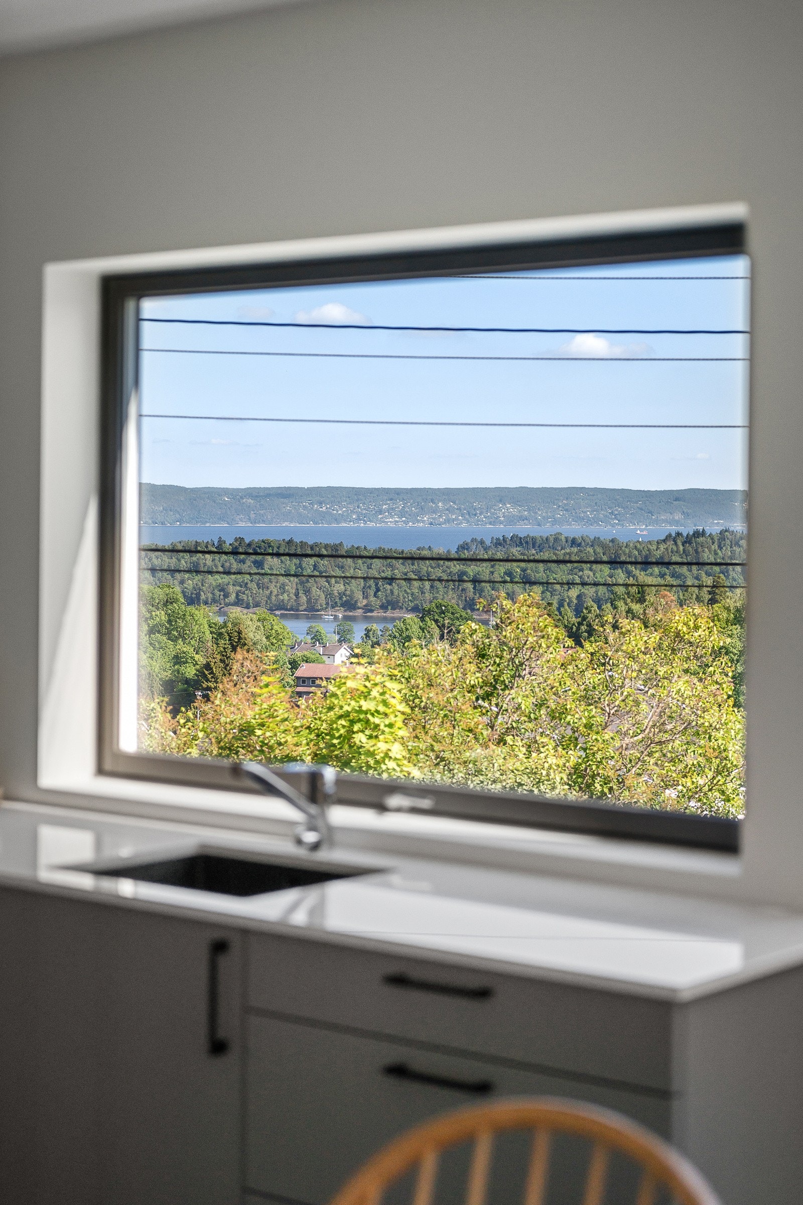 Flott utsikt også fra kjøkkenvinduene. Galleribilde