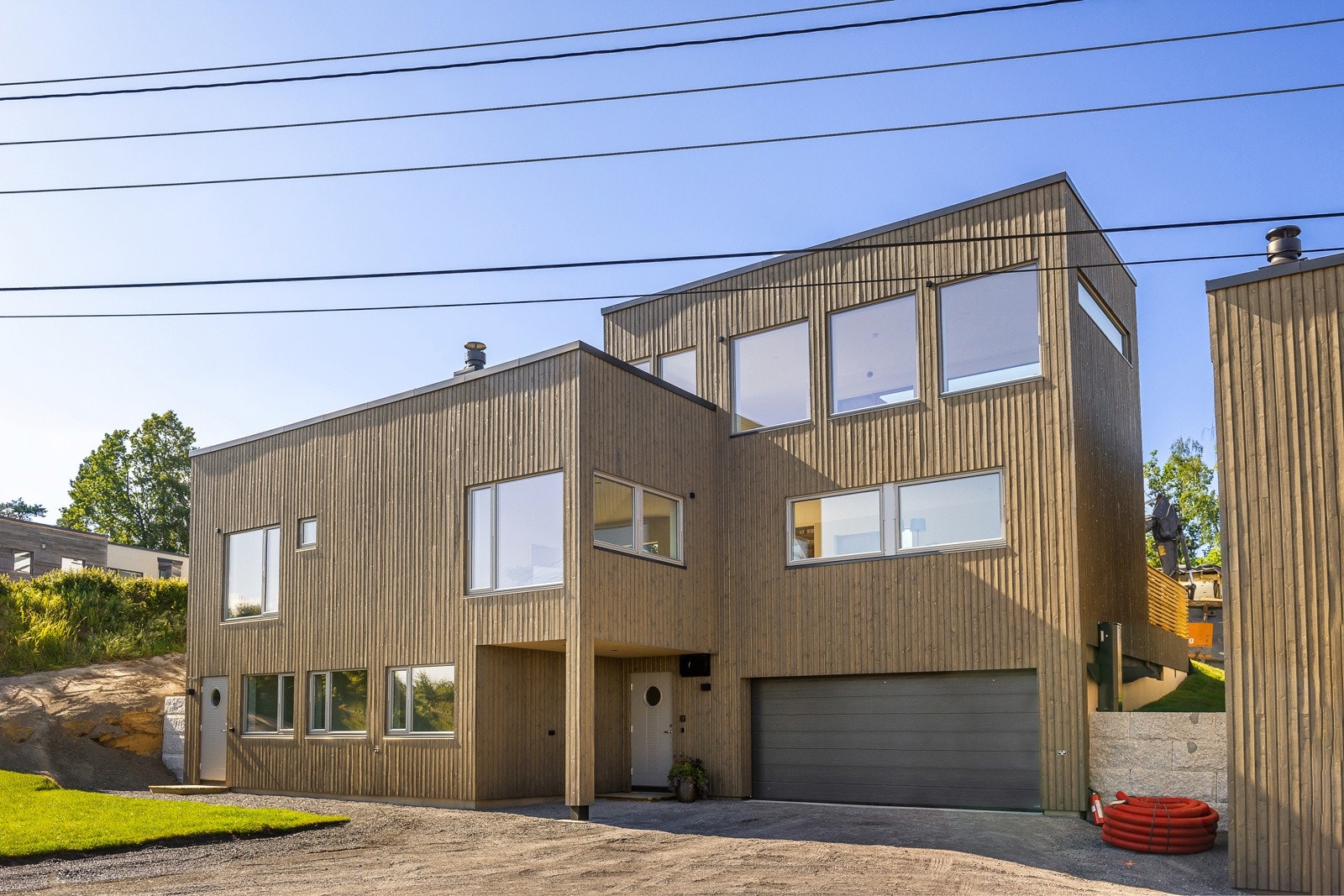 Flott familiebolig med sorlike uteplasser - Takterrasse på 30 kvm med sol hele dagen og en enestående utsikt Galleribilde