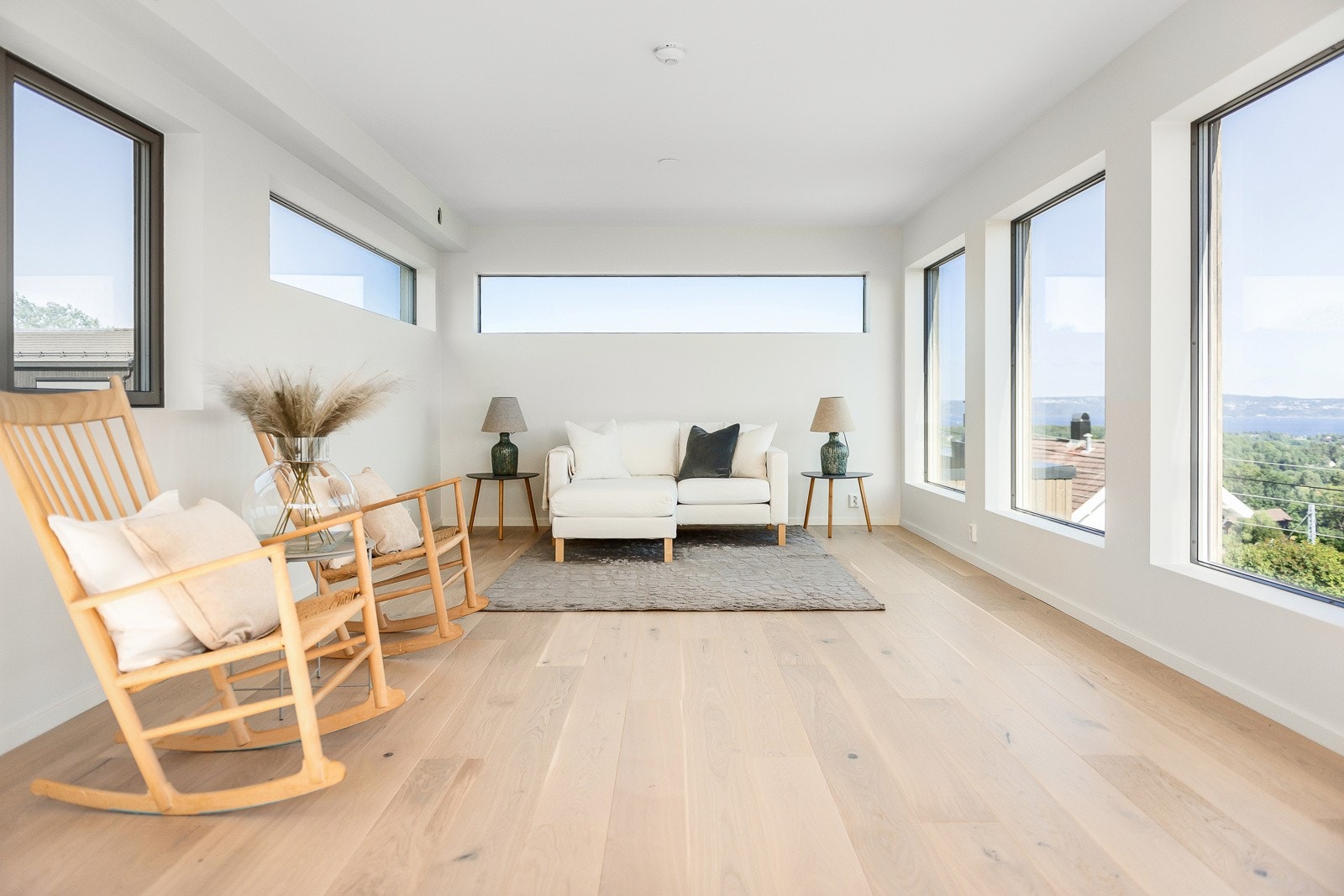 Boligens andre stue ligger i øverste etasje og nås via et lite trappeløp. Galleribilde