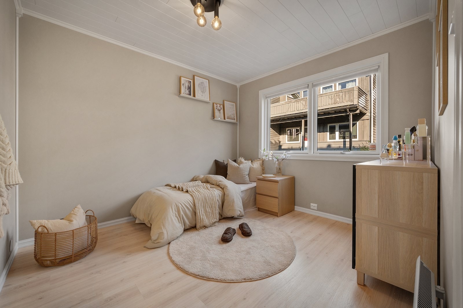 I første etasje har man soverom 2 som også er av god størrelse. Galleribilde