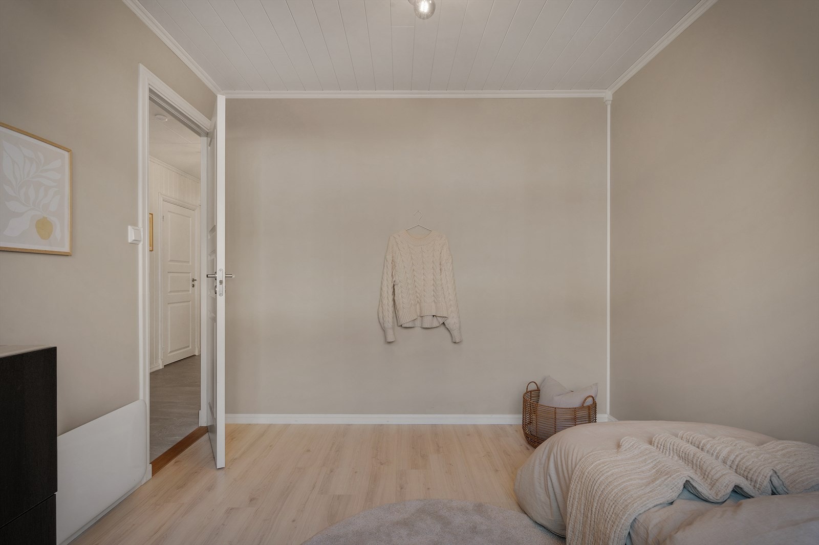 Langs endeveggen er det mulighet for oppbevaring om ønskelig. Galleribilde