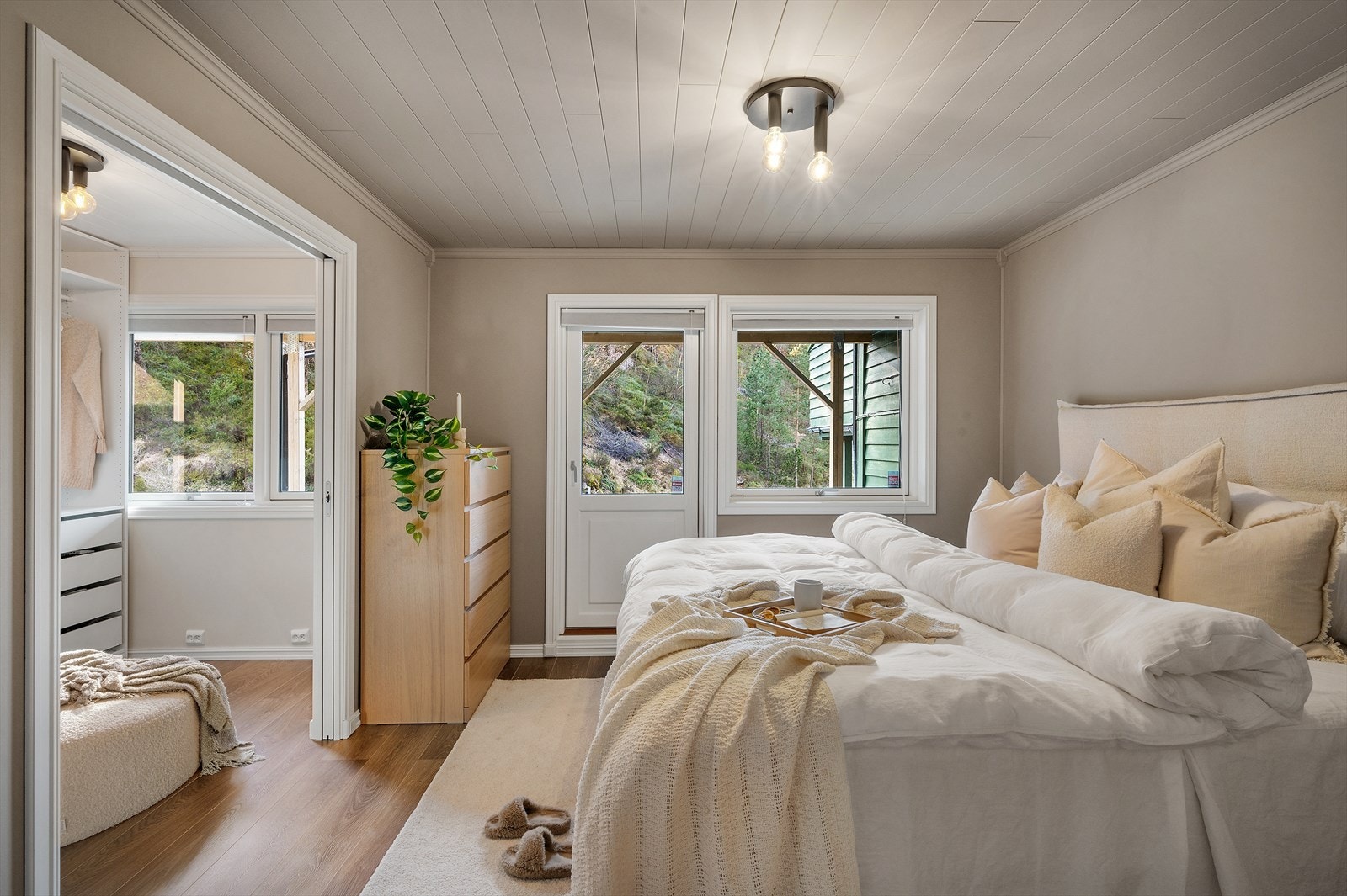 I første etasje finner man hovedsoverommet som er av god størrelse. Galleribilde