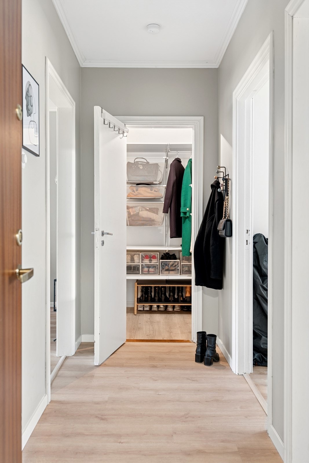 Boligen er enkel å innrede etter enhver smak. Kom på visning for videre planlegging! Galleribilde