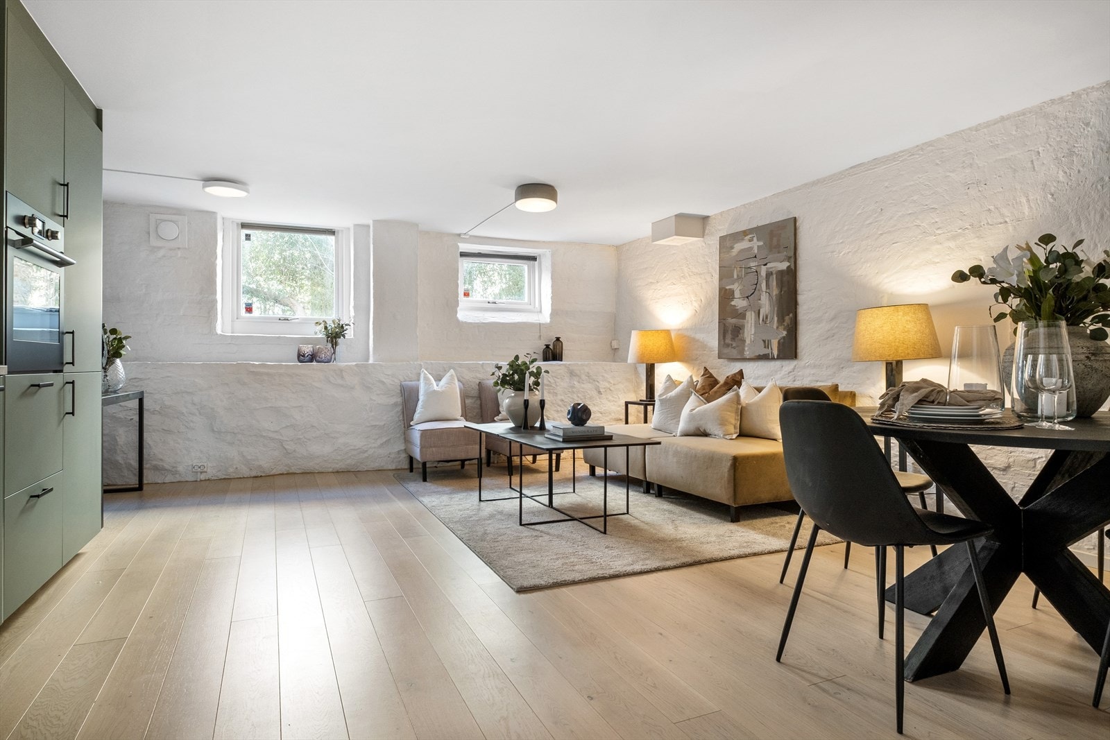 Den åpne løsningen mot stuen gjør rommet arealeffektivt og sosialt. Galleribilde