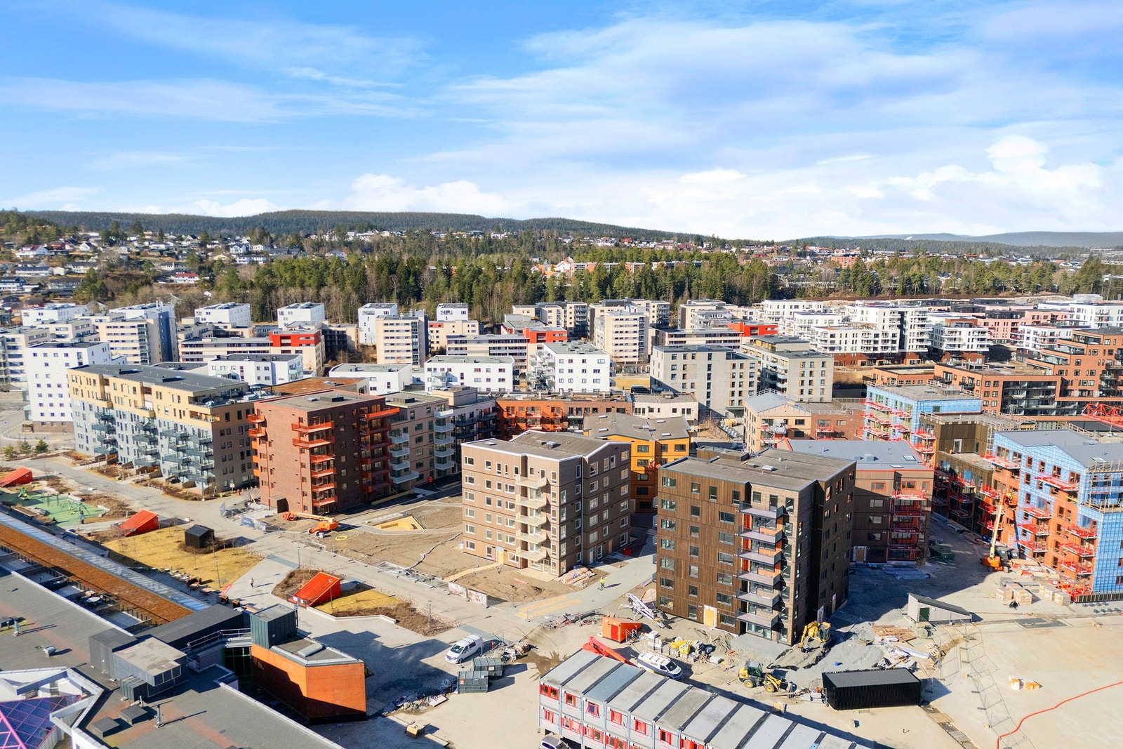 Mellom Skårerløkka og Triaden kjøpesenter blir det etablert et stort parkområde med flere ulike fasiliteter for lek og avslapping Galleribilde