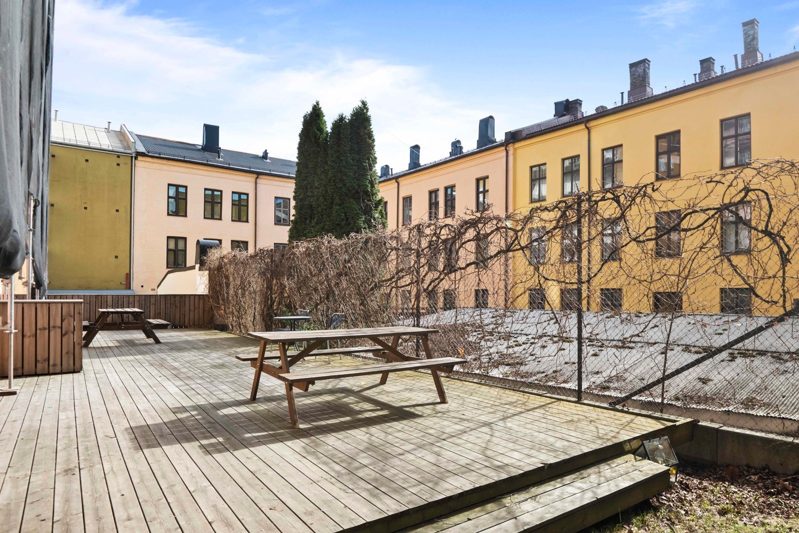 Hyggelig uteplass for beboerne i bakgården. Galleribilde