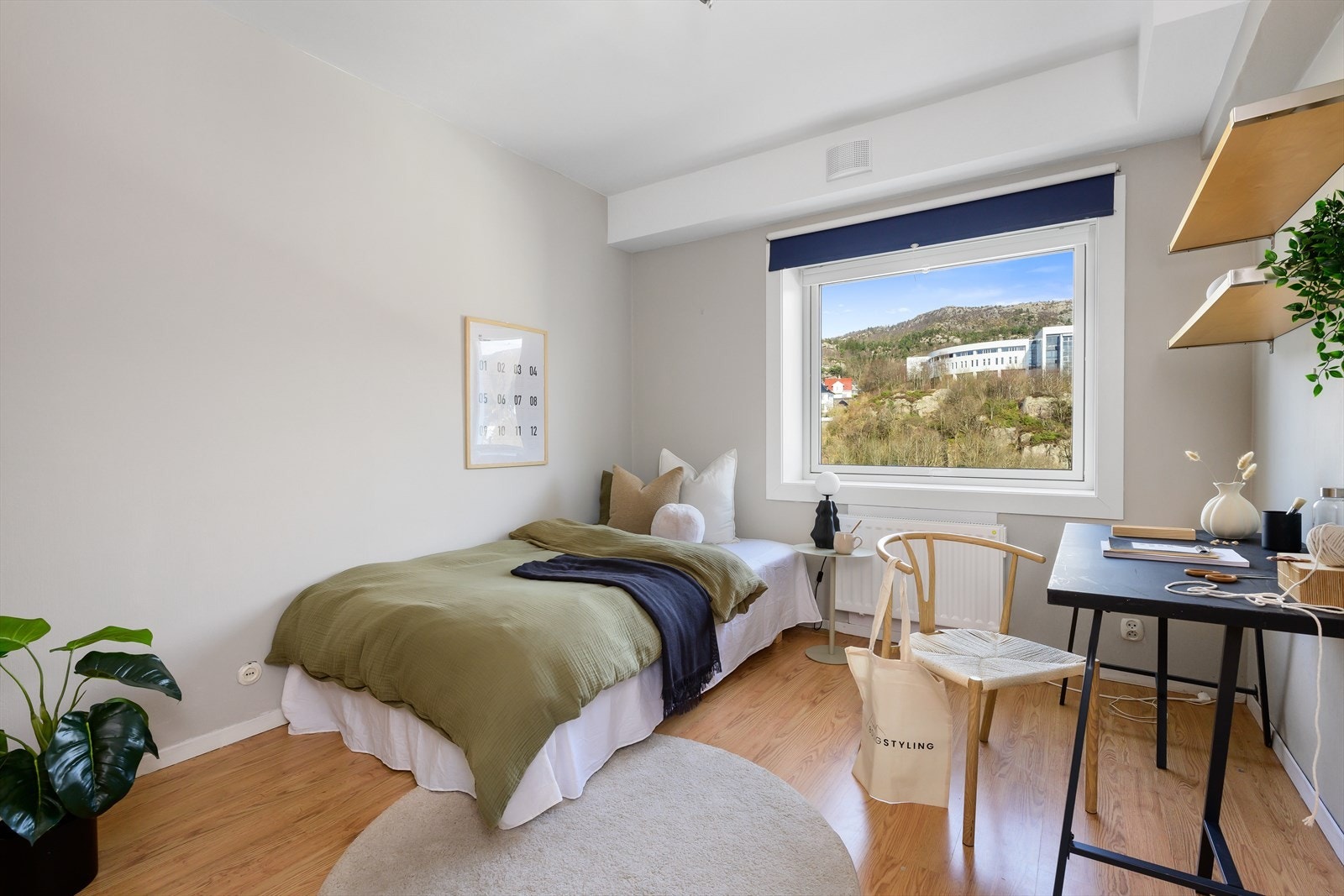 Leiligheten har to store soverom. Galleribilde