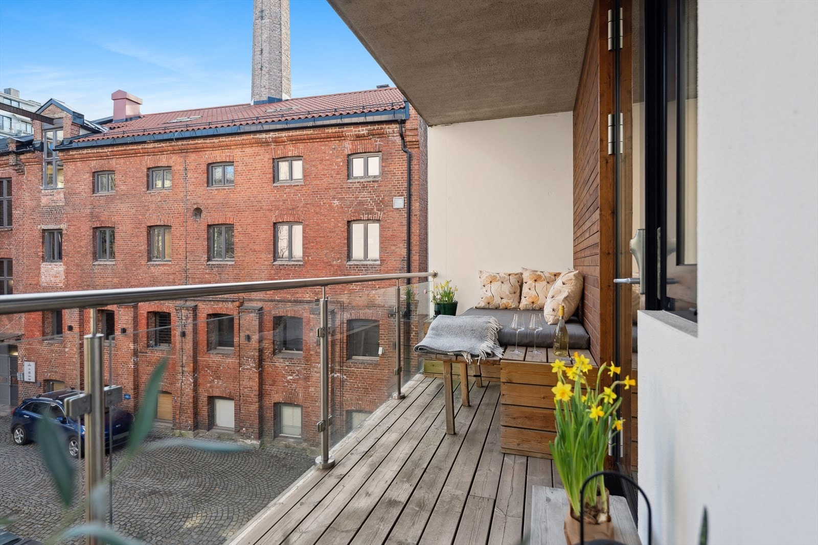 Fra soverommet er det utgang til en koselig nordvendt balkong på ca. 7 m² Galleribilde