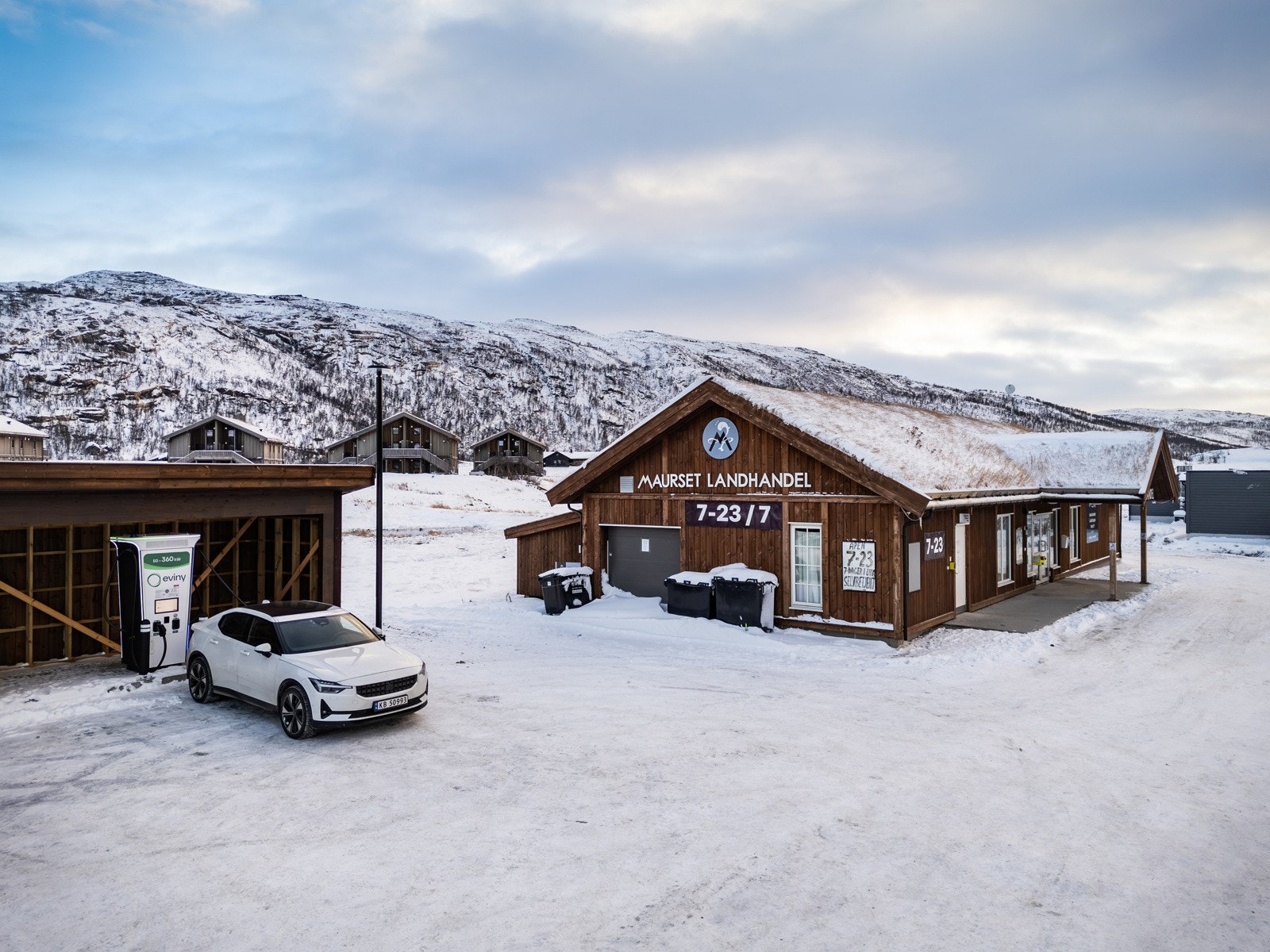 Fra hytten finner du nærmeste dagligvare, Maurset Landhandel en kort kjøretur på 8 minutter unna. Galleribilde