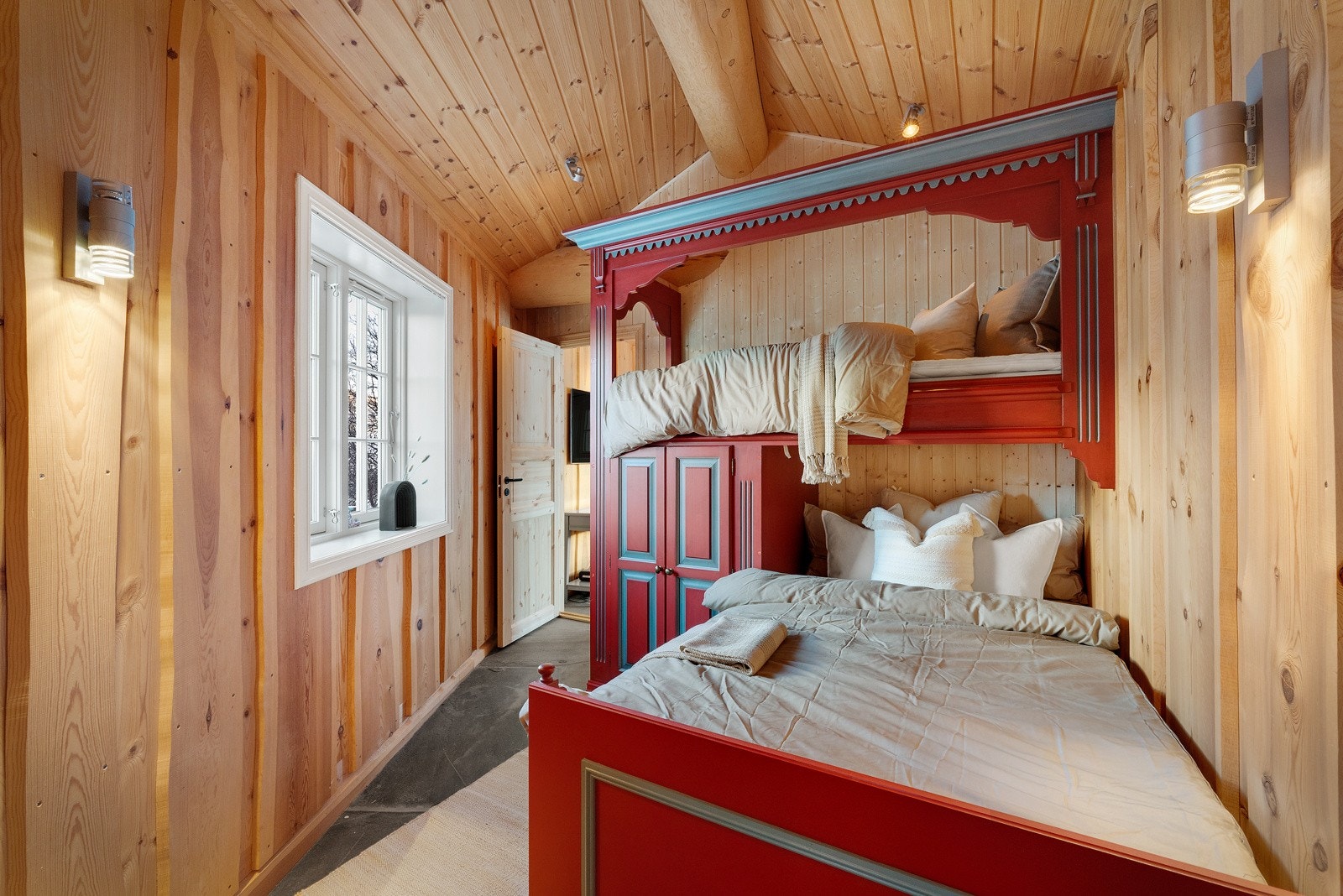 Soverom 4 er tilknyttet hyttens tv-stue. Galleribilde