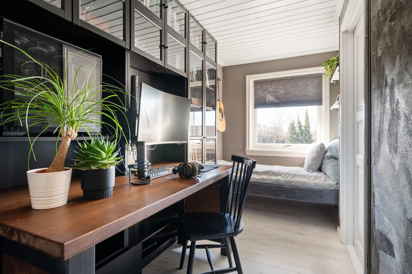 Med adkomst fra stuen finner vi boligens 3. soverom. Evt et perfekt hjemmekontor. Galleribilde