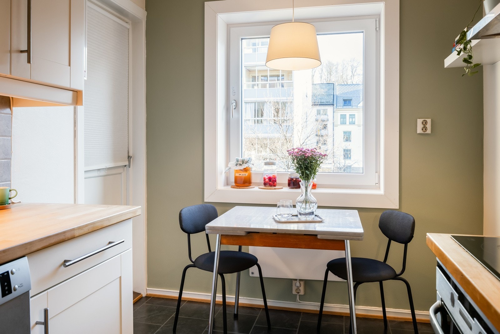 Kjøkkenet er på 11.5m², og har fått tilstandsgrad 1 iht. takstrapport. Galleribilde