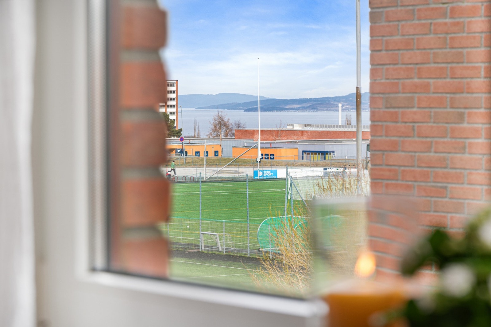 Fjordutsikt fra kjøkkenvindu. Galleribilde