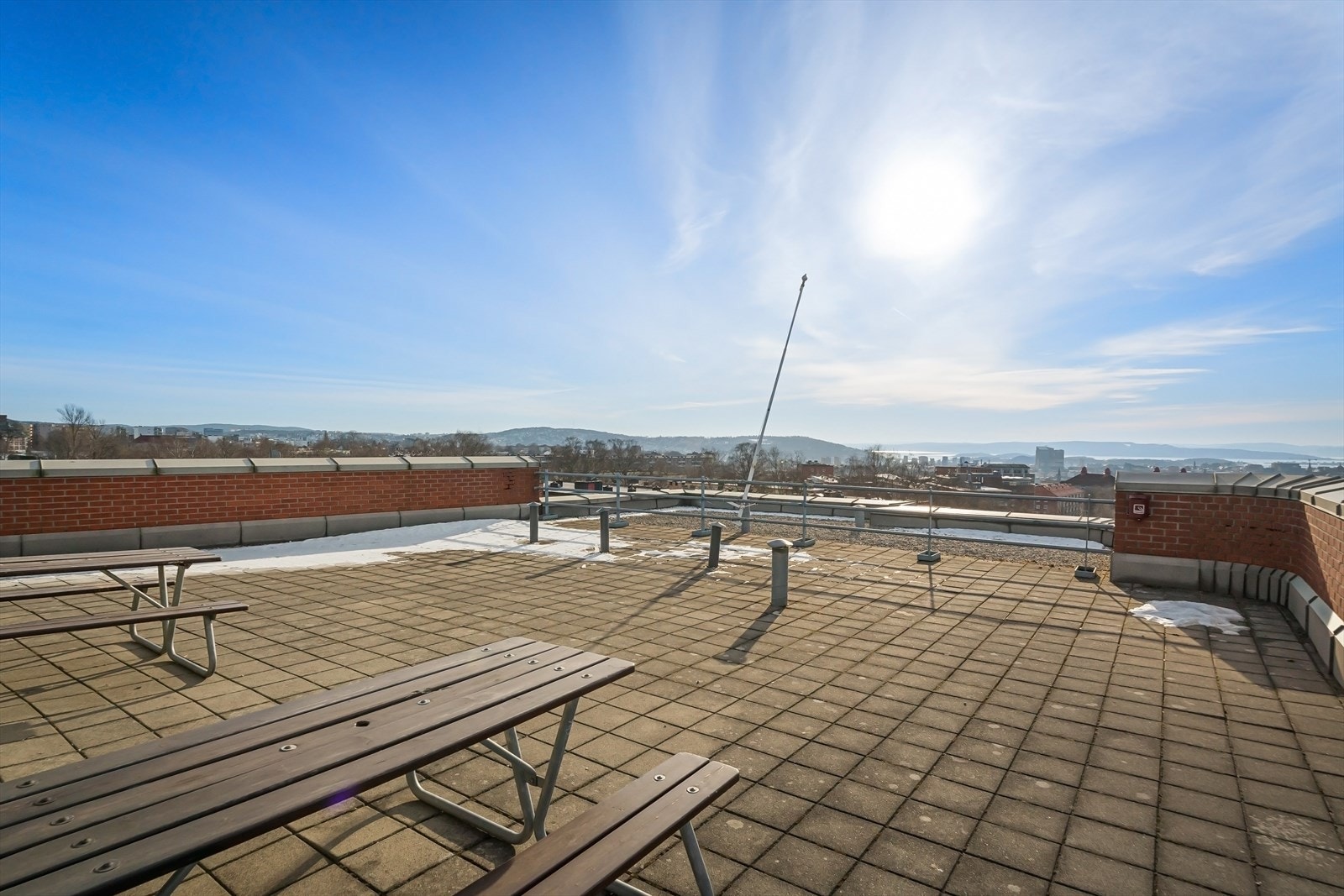 Felles takterrasse til glede for borettslagets beboere. Panoramautsikt og fantastiske solforhold. Galleribilde