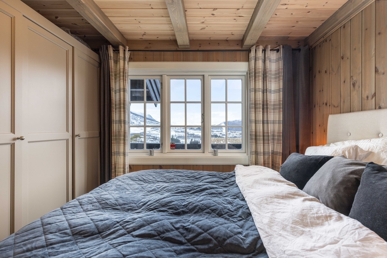 Hovedsoverommet er 9,6 kvm og har god plass til dobbeltseng og annen innredning. Galleribilde