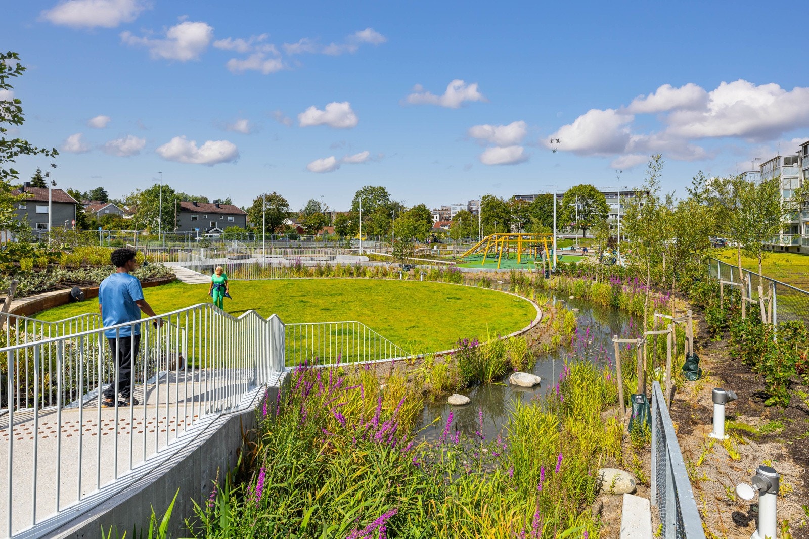 Skårerparken er ny og har gitt Lørenskog sentrum en flott park. Galleribilde