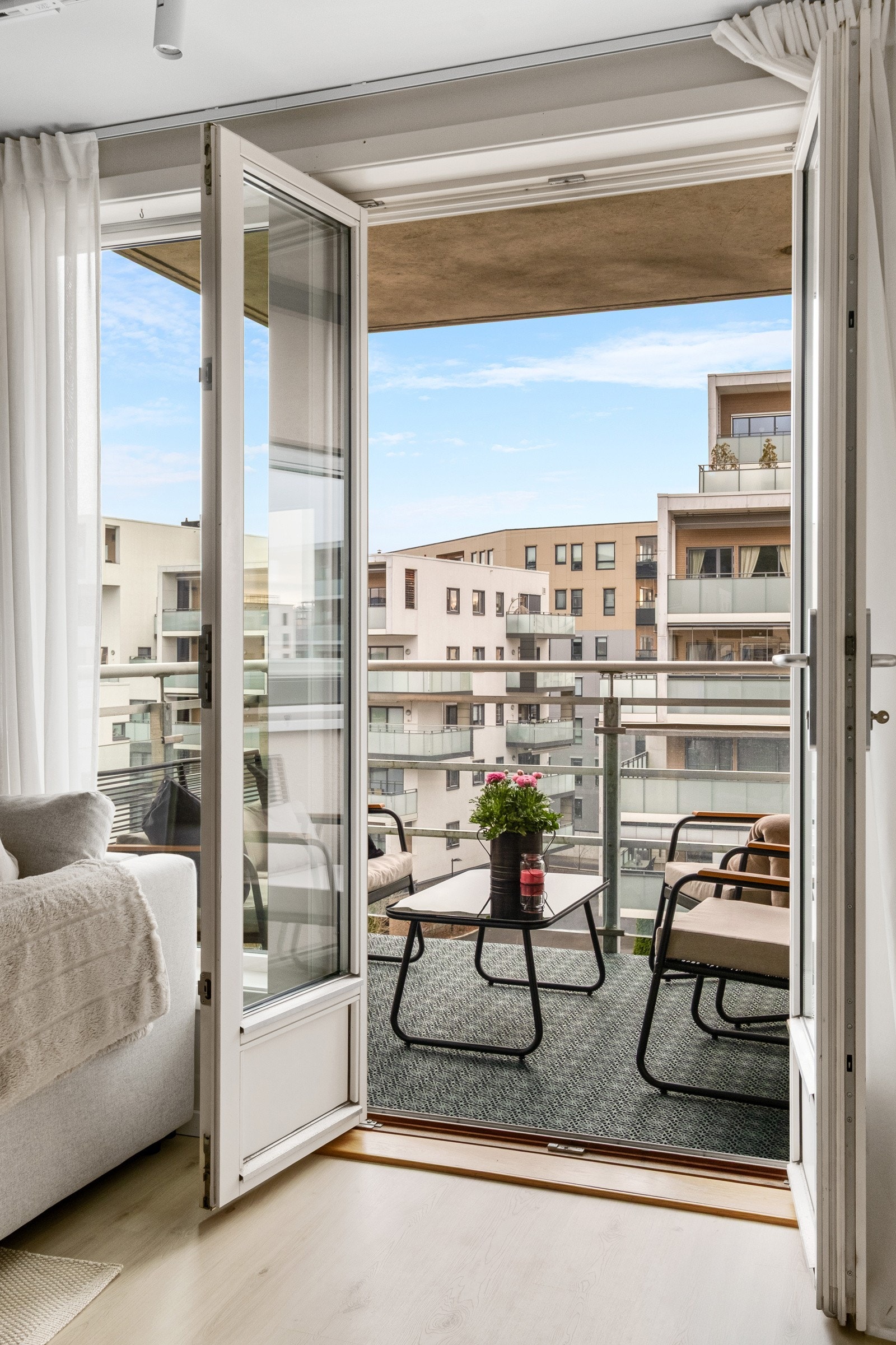 Egen balkong på ca. 5 m² med adkomst fra stue. Galleribilde