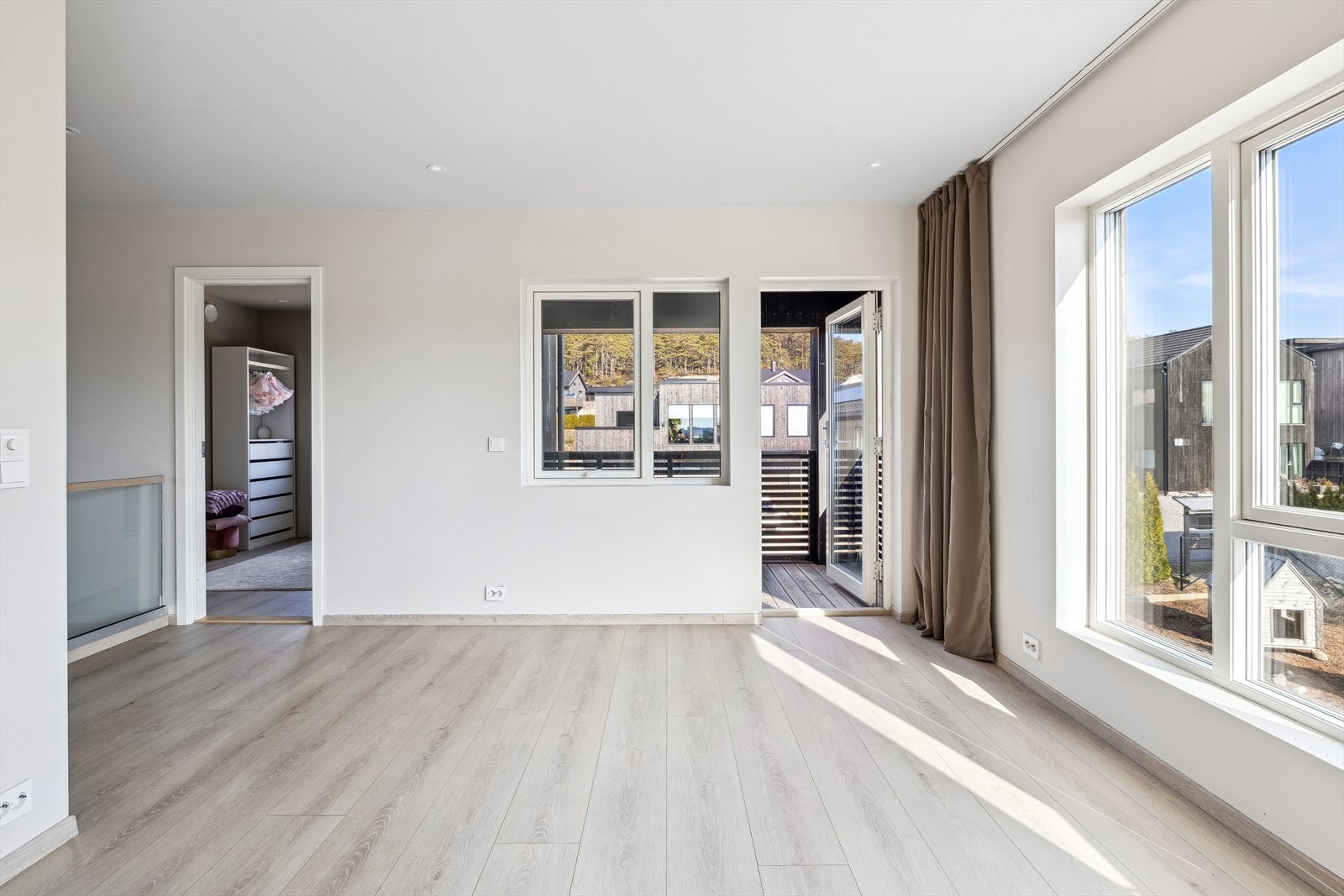 Stue i 2.etasje med utgang til balkong Galleribilde