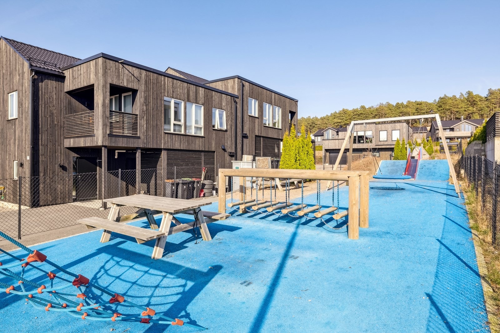 Lekeplass like i nærheten Galleribilde