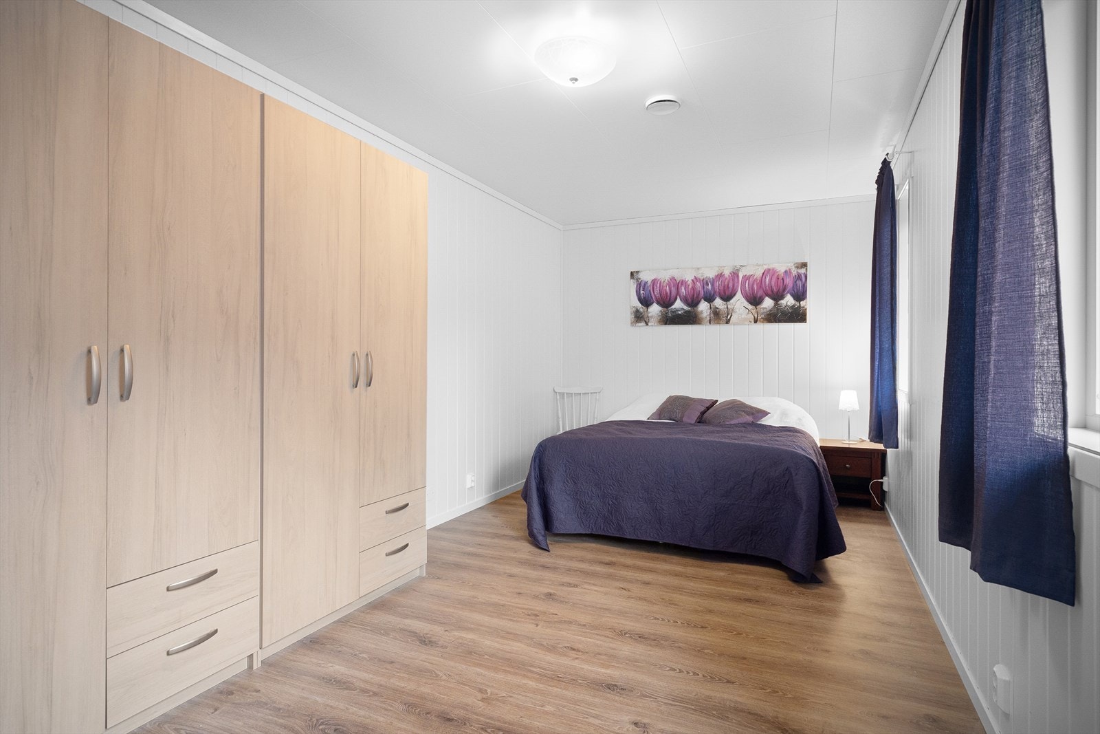 Leiligheten har to lyse og store soverom. Galleribilde