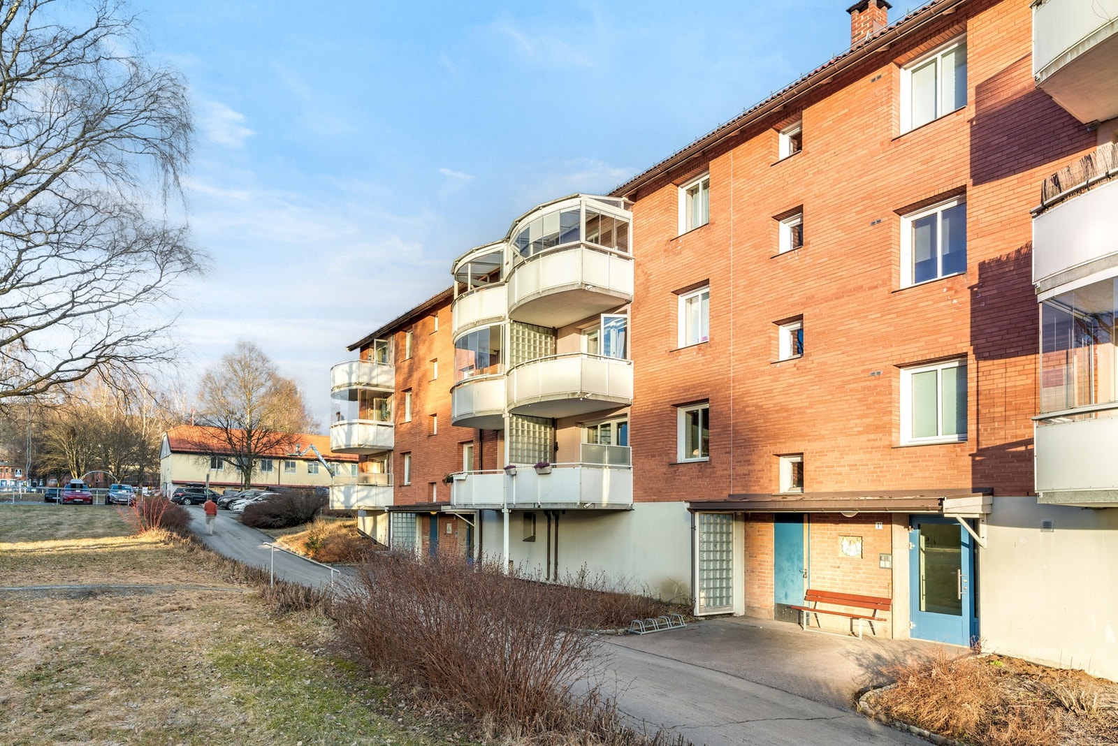 Leiligheten ligger i en høy 1. etasje usjenert for direkte innsyn. Galleribilde