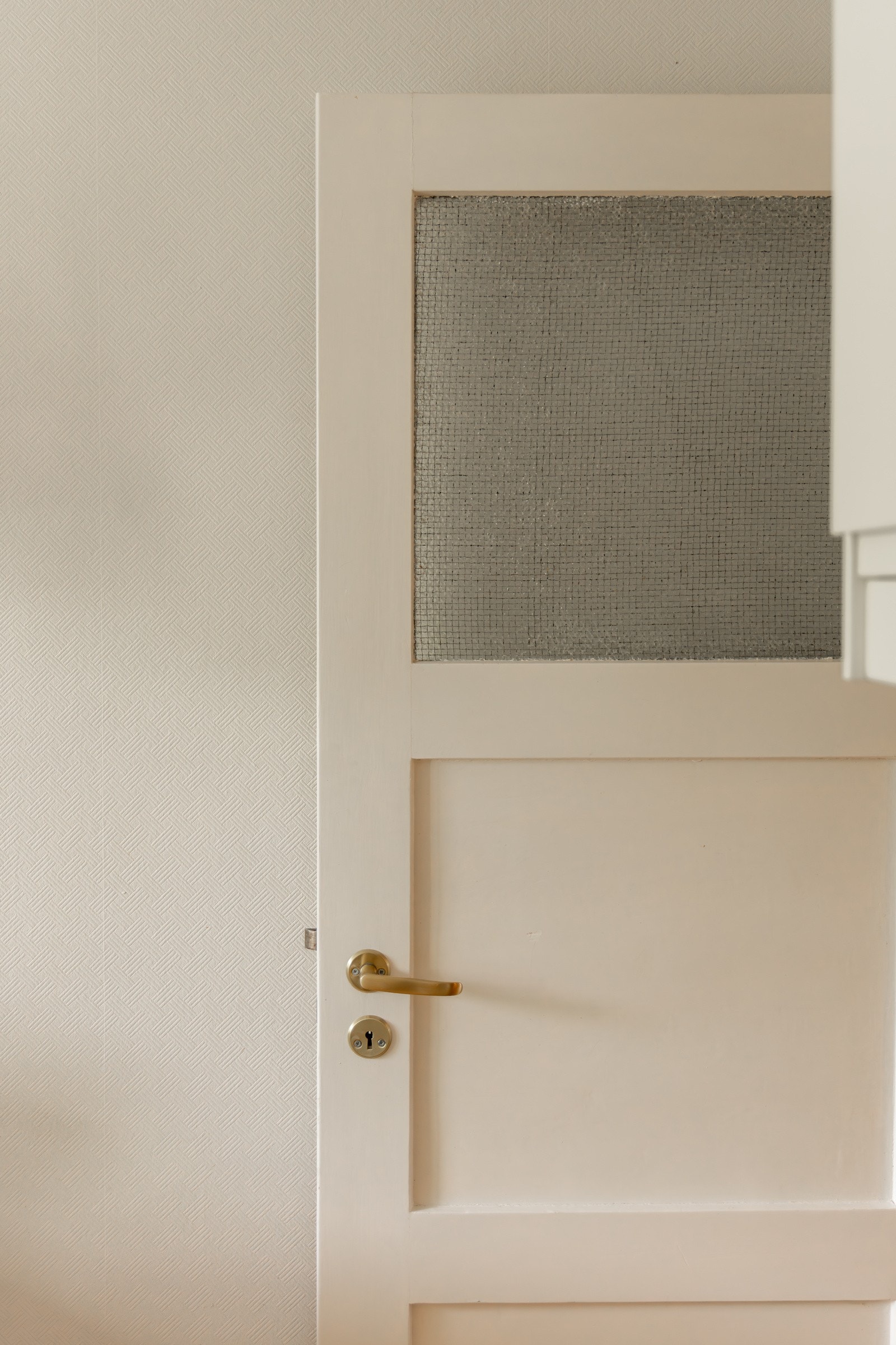 Fellesgjelden knyttet opp til balkonglånet (lån 1) skal nedbetales over "kort nedbetalingstid" innfris i 2034. Dette utgjør kr. 1500,- pr. mnd. av andel felleskostnader. Galleribilde