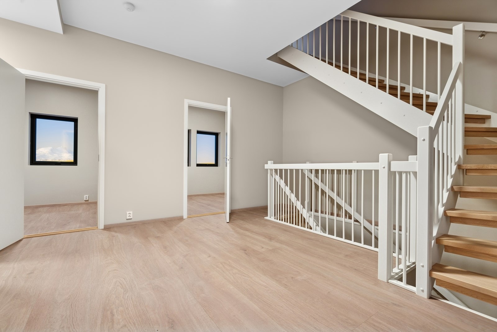 1. etasje byr på soveromplan med hovedbad. Galleribilde