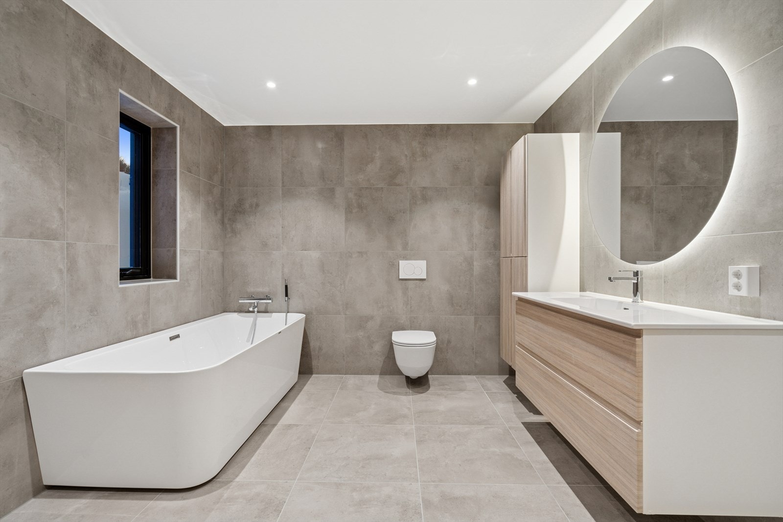 Moderne fasiliteter som gulvvarme, balansert ventilasjon og stilfullt design. Galleribilde