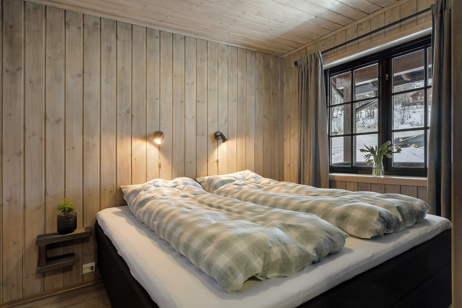 Hovedsoverom med god plass til dobbelseng Galleribilde