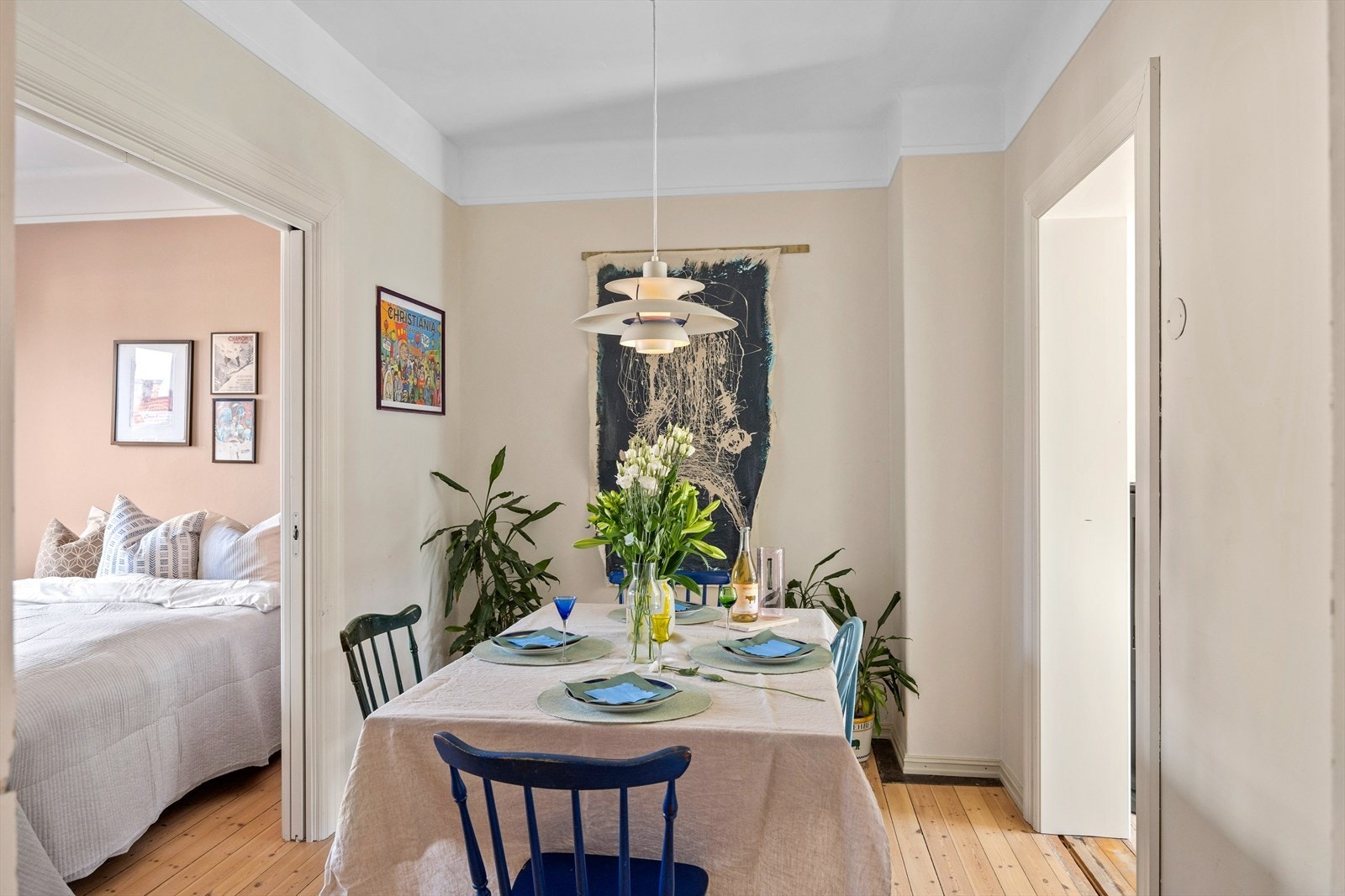 Det er og tilkomst til spisestue fra kjøkken. Galleribilde