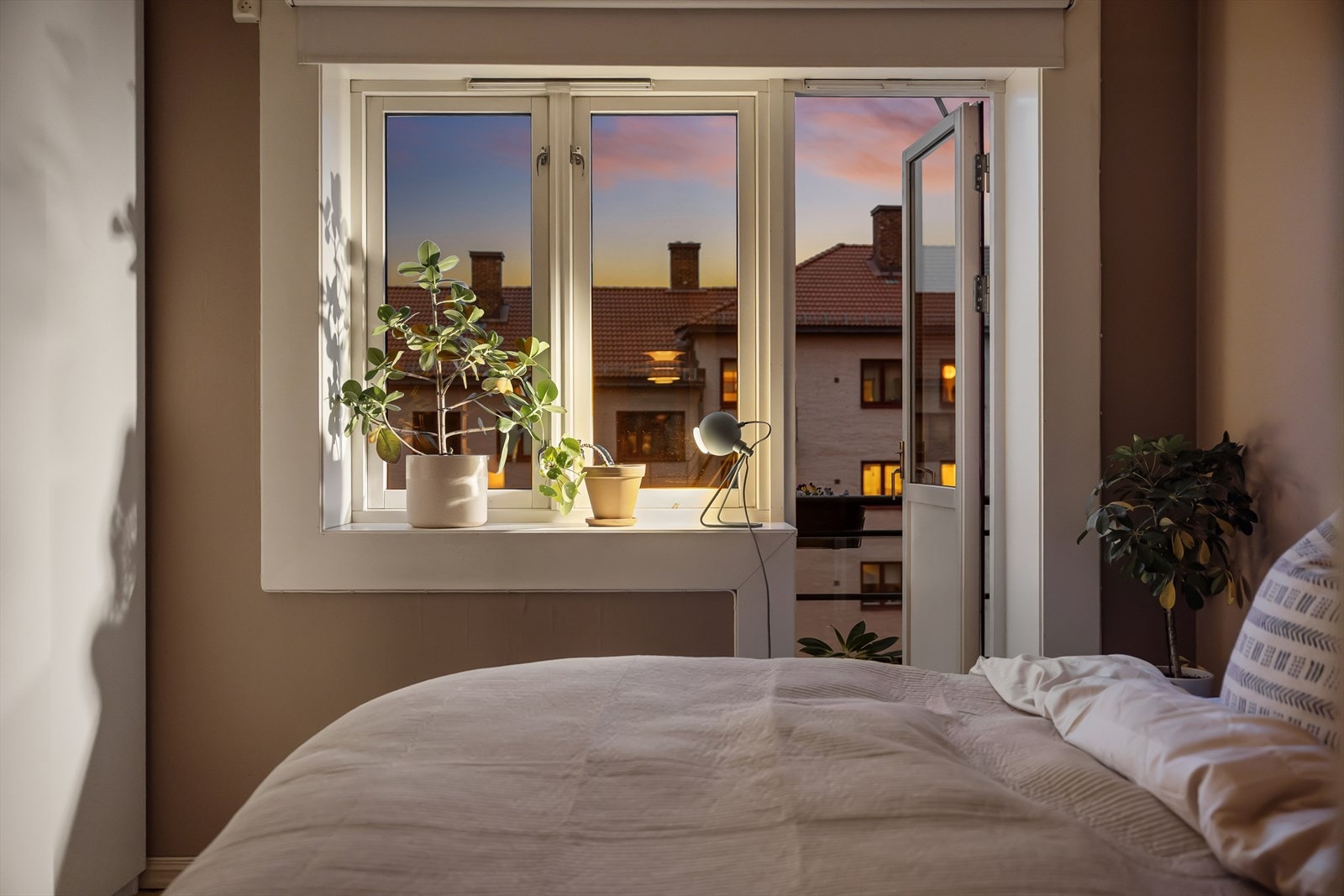 Lun kveldsstemning med et magisk lys! Galleribilde