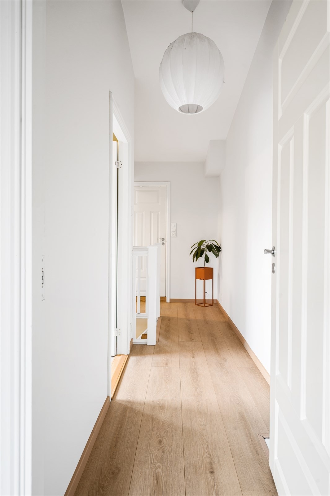 I boligens 2. etasje finnes de tre soverommene og badet. Galleribilde