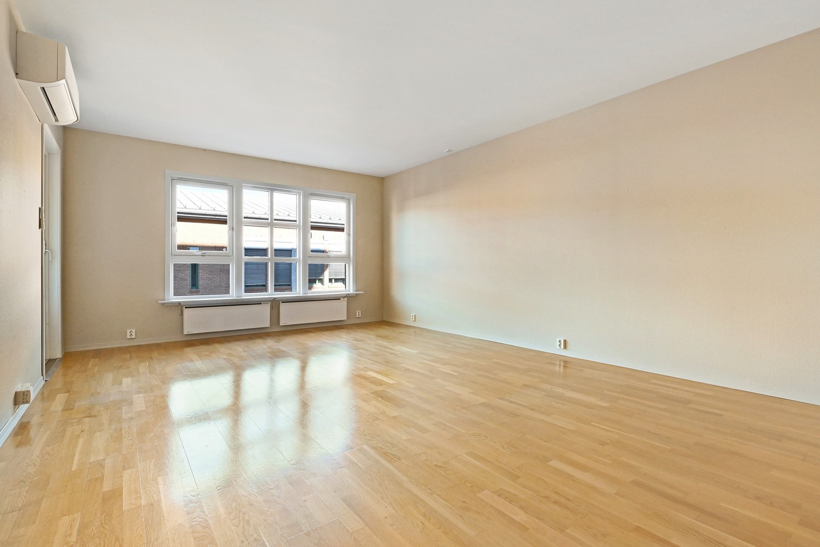 Store vinduer gir godt med dagslys. Galleribilde