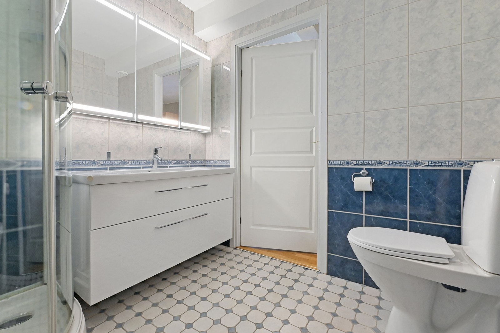 Det er satt inn ny baderomsinnredning i senere tid. Galleribilde