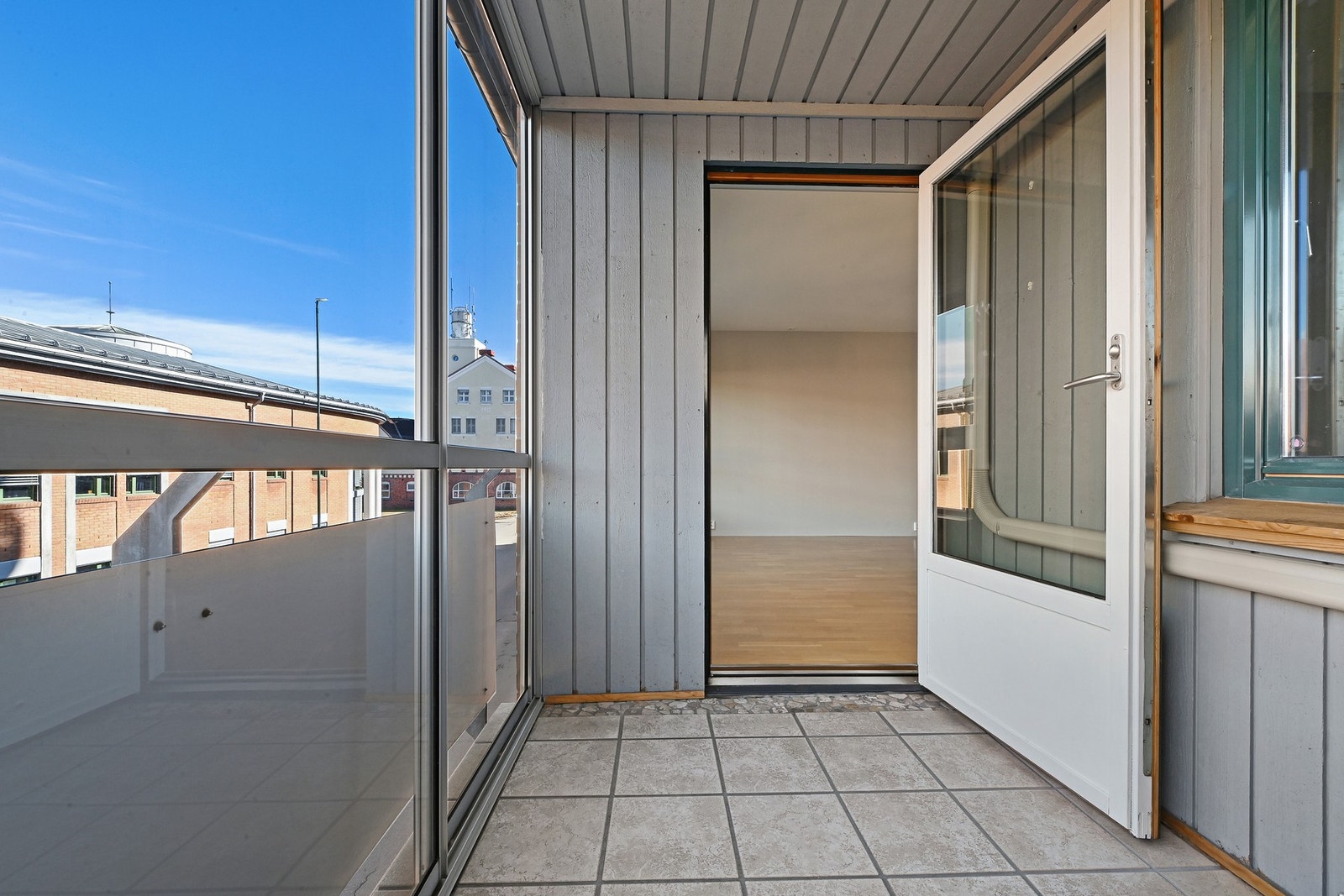 Beliggenheten er meget sentral, med kort avstand ned til torget. Galleribilde