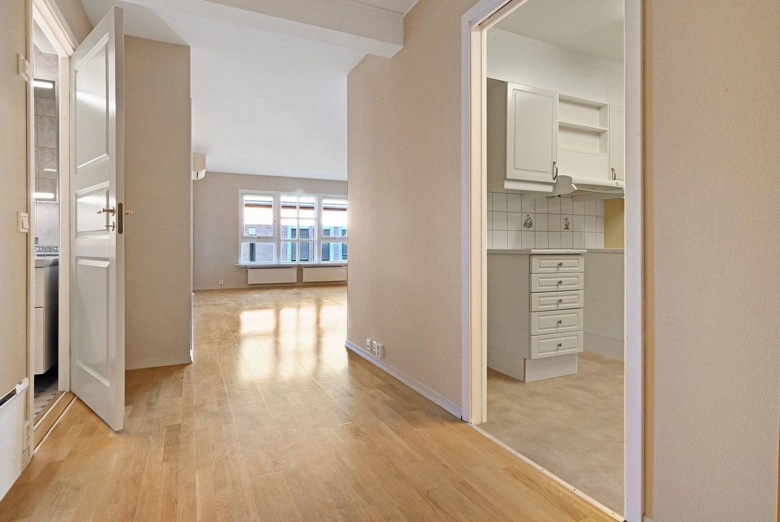 Dette er en lys og lettstelt leilighet med sentral beliggenhet. Galleribilde