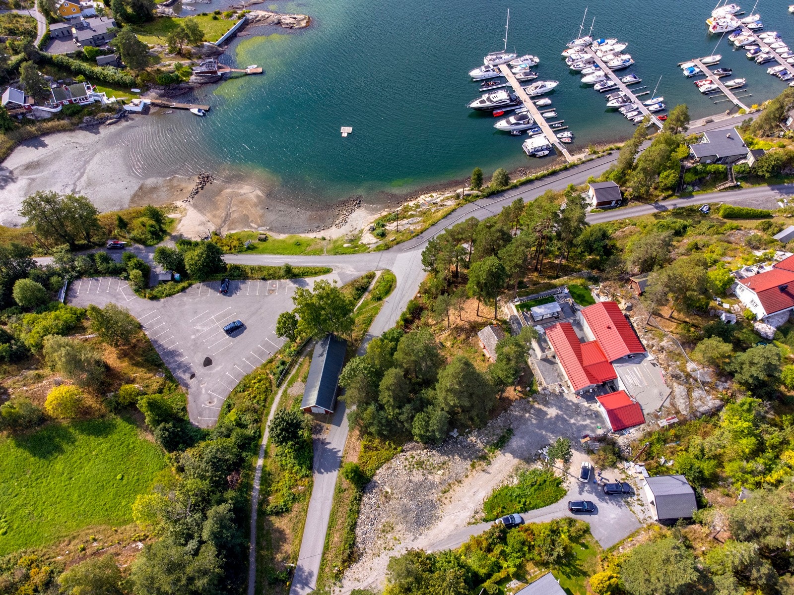 Dette er en av de fineste tomtene i området med nydelig utsikt til sjøen, stranda og omkringliggende områder Galleribilde