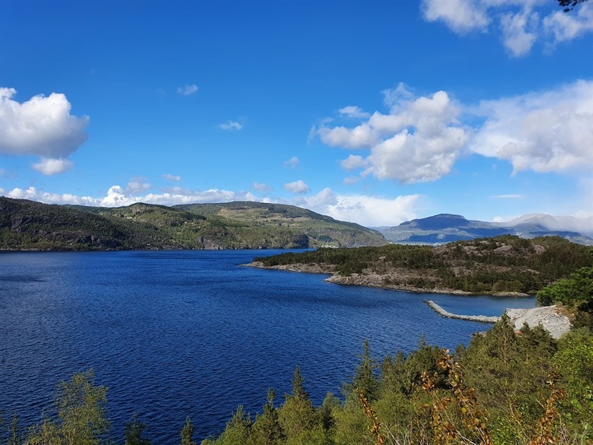 Tomte ligger pent til i høyde med panoramautsikt! Denne utsikten kan bli din!.jpg Galleribilde