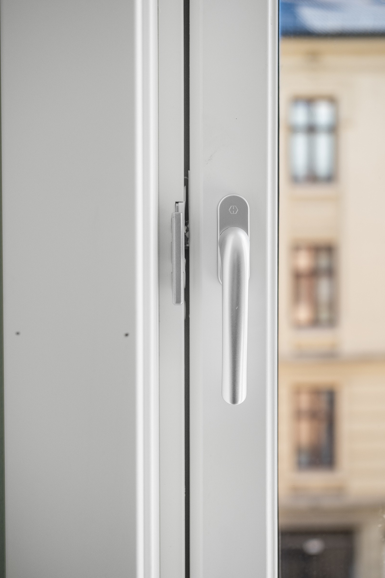 Leiligheten har vinduer fra 2022. Galleribilde