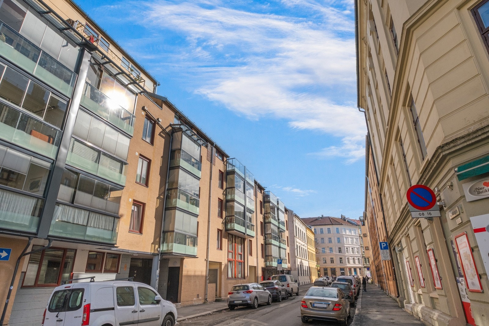 Leiligheten befinner seg sentralt på Tøyen, med kun noen få minutters gange fra Tøyen Torg med sine butikker, bibliotek, kafeer og utesteder. Galleribilde