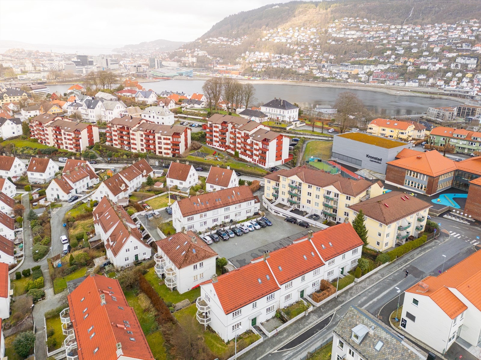 Kronstad er en populær beliggenhet som passer perfekt for deg som ønsker å bo sentralt med kort vei til alt du måtte trenge i hverdagen Galleribilde