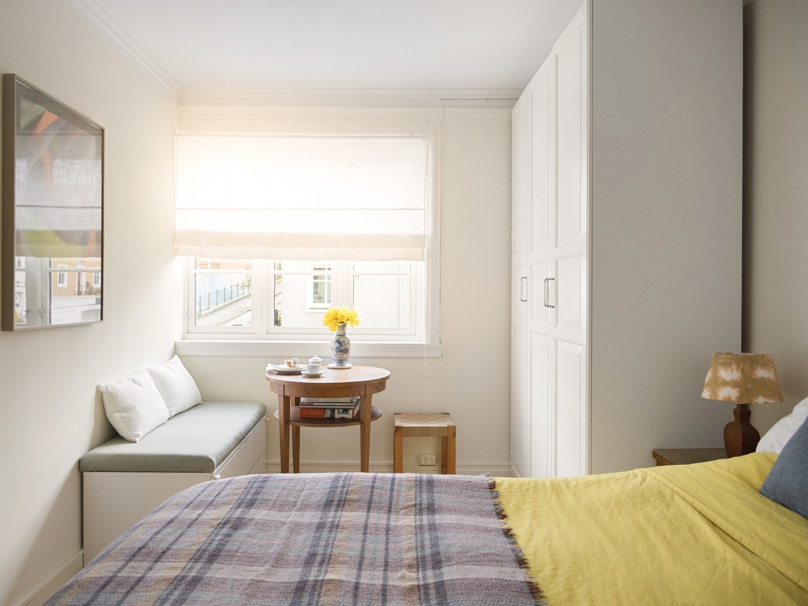 Her er det god plass til dobbeltseng og to garderobeskap Galleribilde