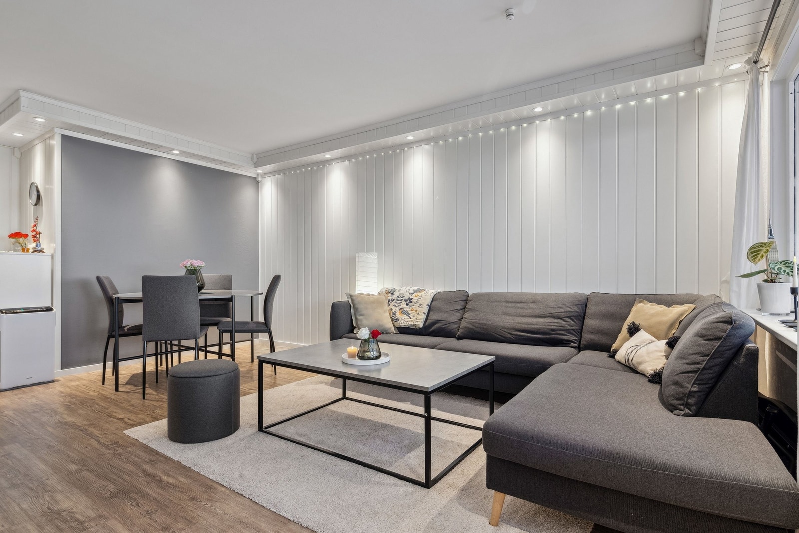 God plass til Sofa og spisebord Galleribilde