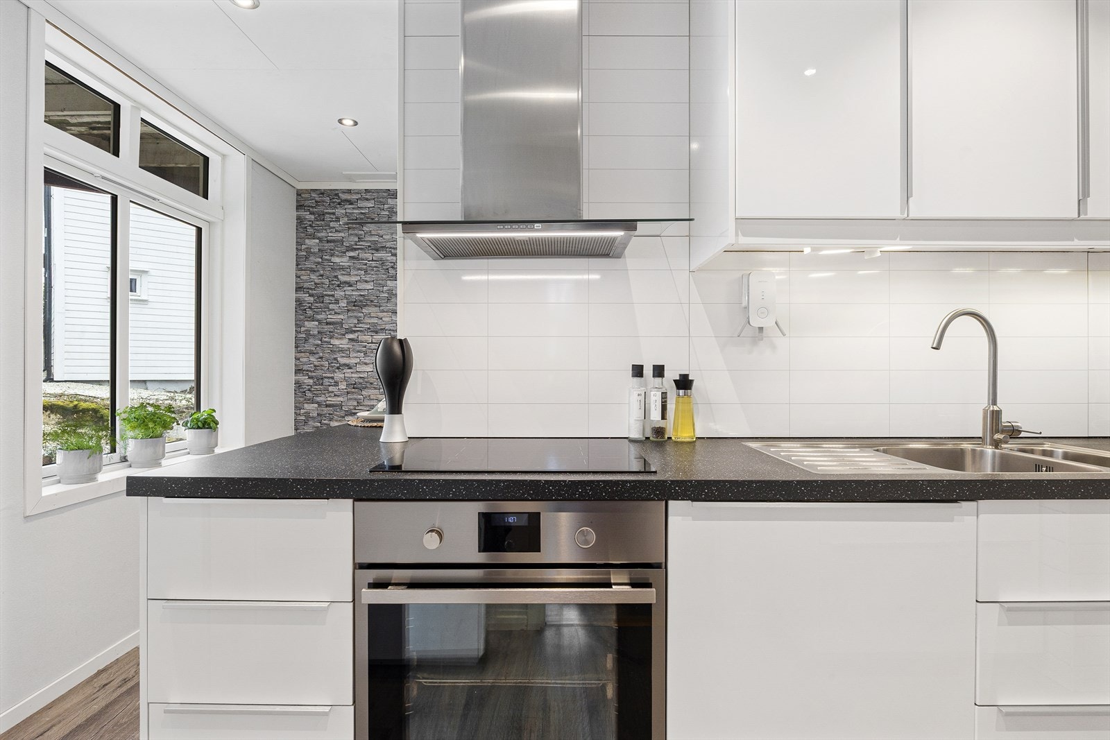 Spotter i taket Galleribilde