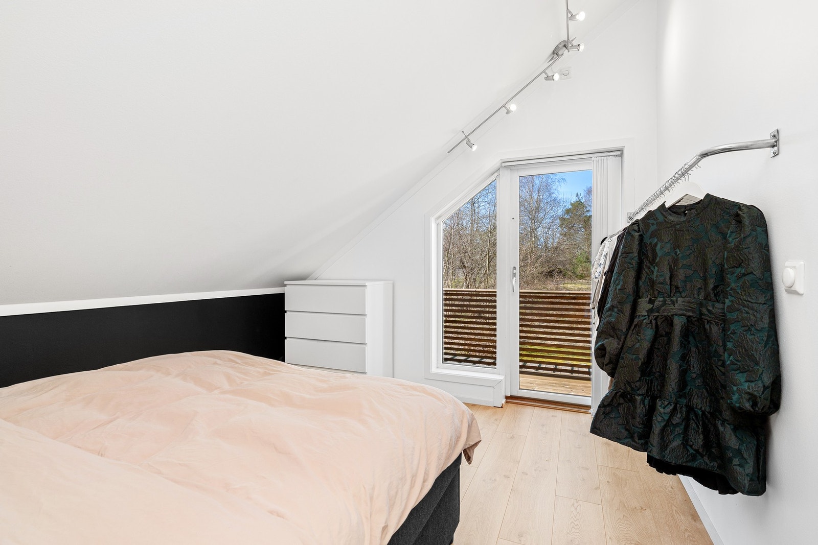 Hovedsoverom med utgang til luftebalkong Galleribilde