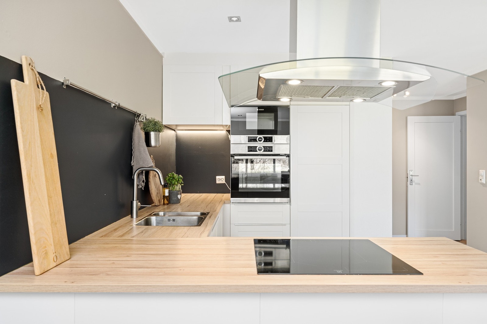 Lekkert kjøkken med innredning fra 2018 Galleribilde