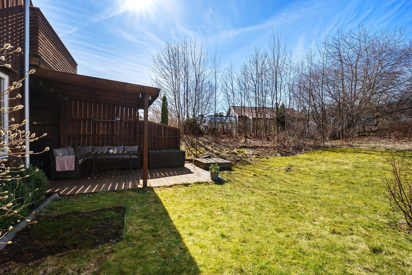 Fin uteplass med overbygget terrasse Galleribilde