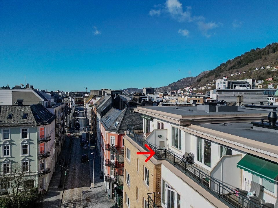 Fellesterrassen til høyre. Nedenfor ser vi Nygårdsgaten som er under opprustning. Galleribilde